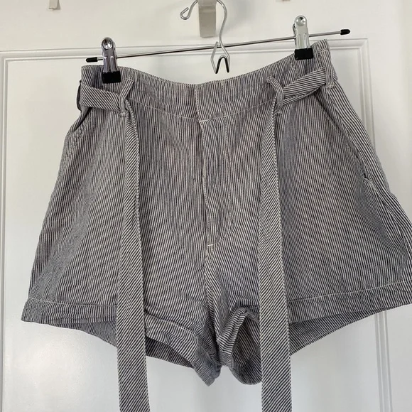 ABERCROMBIE & FITCH PIN STRIPED LINEN SHORTS - Picture 2 of 4